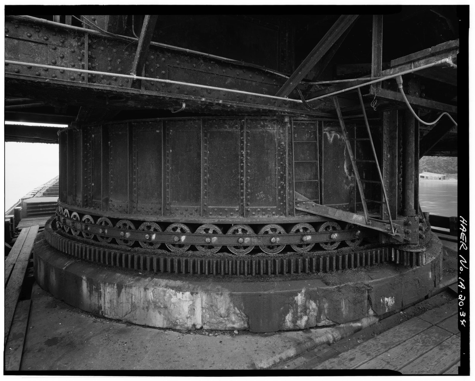 Rollers and drum, previous bridge